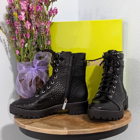 🥾 SOLD 🥾NIB Gianni Bini 'Besteen' black combat boots - Picture 2 of 8